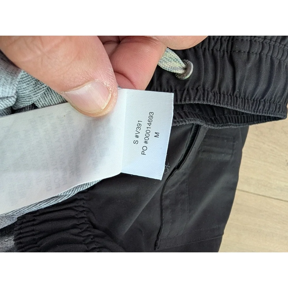 Vuori Mens 9" Kore Lined Short - Black V391 With Tags - Picture 6 of 6